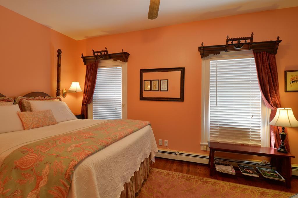 Quintessentials Bed And Breakfast And Spa East Marion Extérieur photo