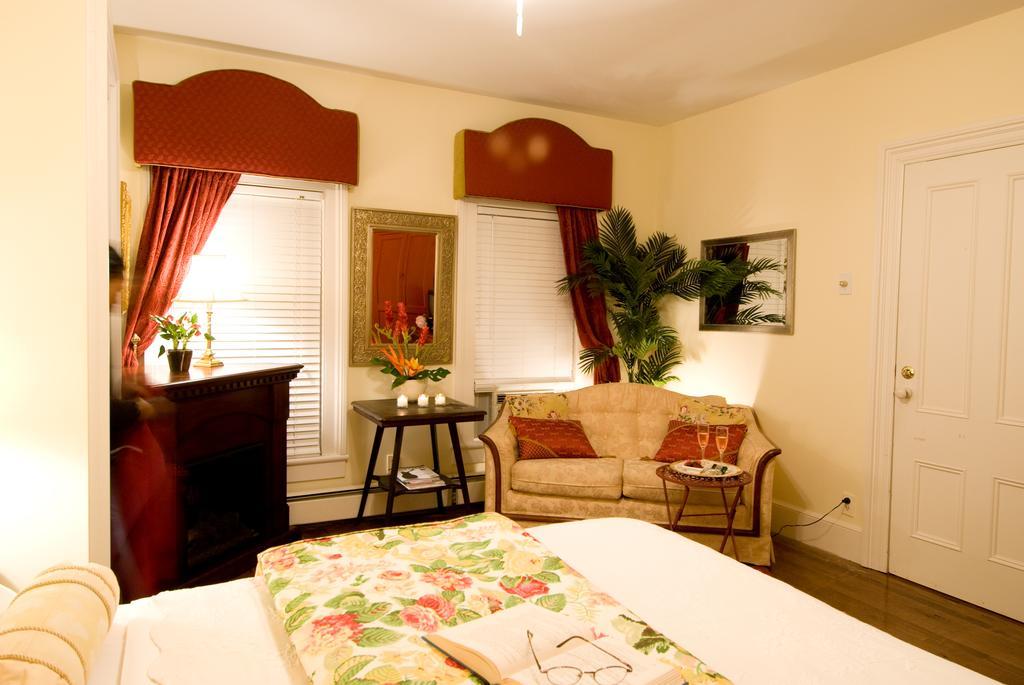 Quintessentials Bed And Breakfast And Spa East Marion Chambre photo