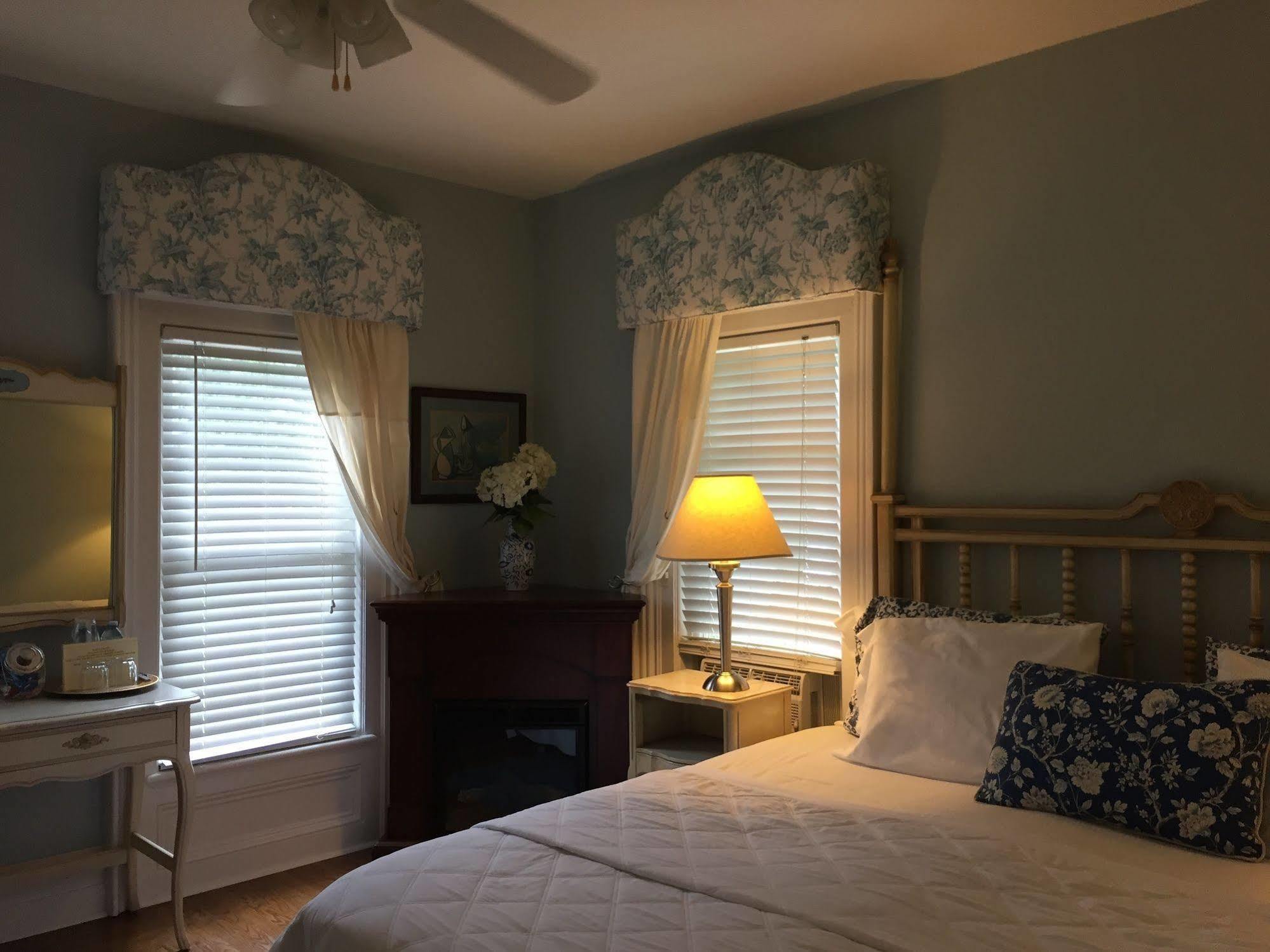 Quintessentials Bed And Breakfast And Spa East Marion Extérieur photo